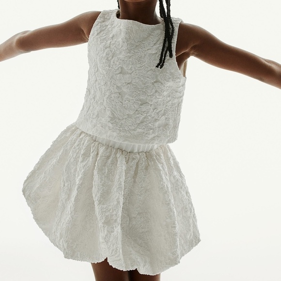 H&M Other - H&M White Textured Jacquard 2 Pièce Set Tank & Bubble Skirt Size 3T